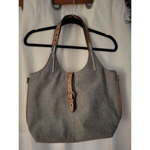 Black Rivet Womans Gray Felt Tote Bag with Faux Leather handles. Really Roomy